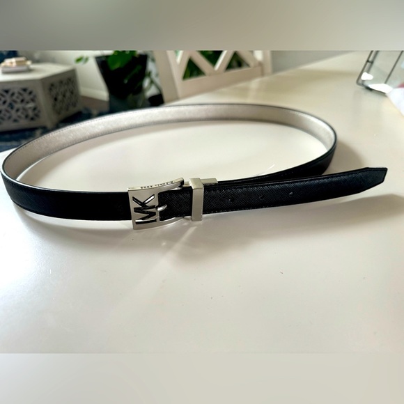 MICHAEL Michael Kors Accessories - MICHAEL KORS MK SILVER BUCKLE BLACK / SILVER REVERSIBLE LEATHER BELT SMALL M